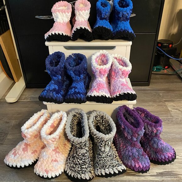 New Super Cozy soft slippers - Pink and White size 7/8 - nonslip bottoms - Picture 4 of 6